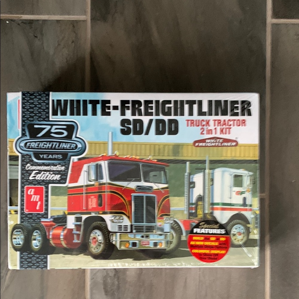 Freightliner SD/DD Truck Model Kit
